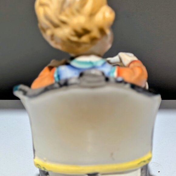 Pair of Vintage “Made in Japan” Ceramic Figurines – Hummel Style Children, 1950s - Picture 11 of 12